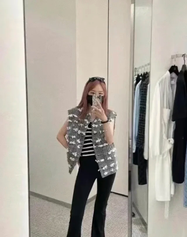 Item ID 9111 CHANEL FW26 Cloud Vest, color-block bowknot decoration, lapel, single-breasted vest