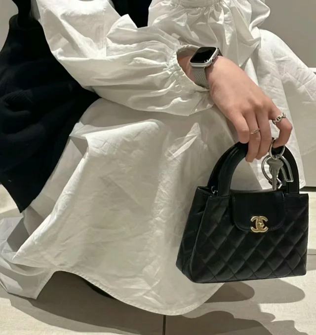 Item ID 9057 CHANE1 Kelly diamond patterned cowhide chain carrying shoulder bag