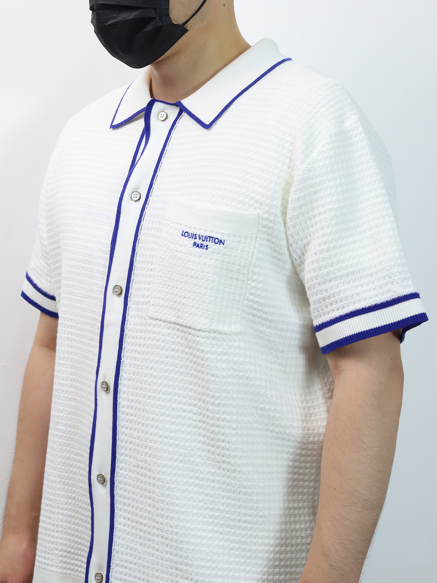 1V waffle knit shirt