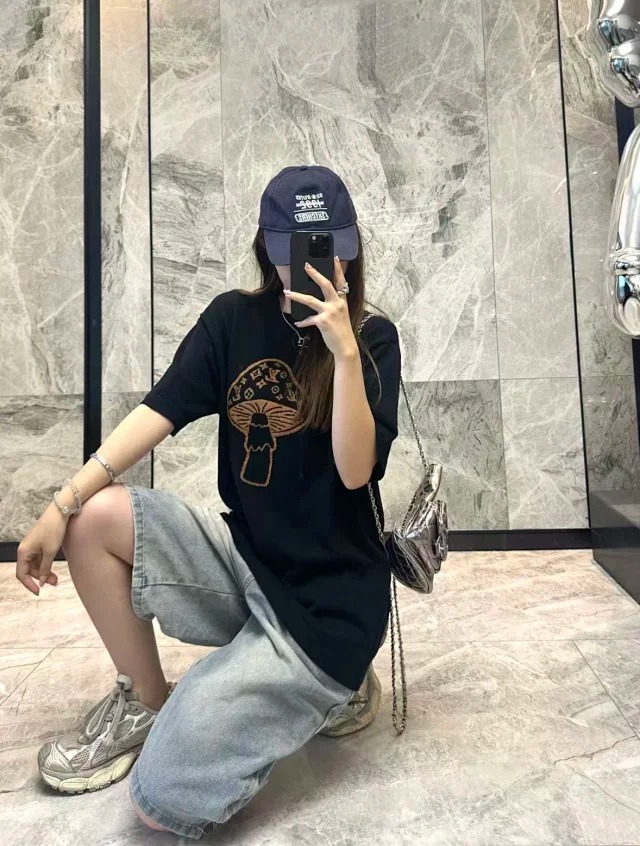 Item ID 9023 1V Early Spring Men's Series Mushroom Inlaid Flower Round Neck Short Sleeve T-shirt