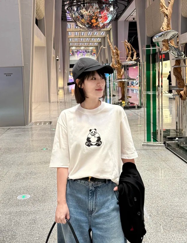 Item ID 9027 AMI Panda Embroidered Knitted Cotton Regular Round Neck Short Sleeve