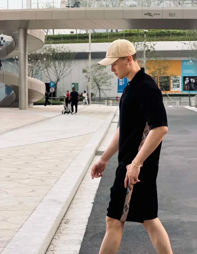 Item ID 9043 BBR SS26 cotton color blocked grid patterned side pockets, five quarter casual shorts