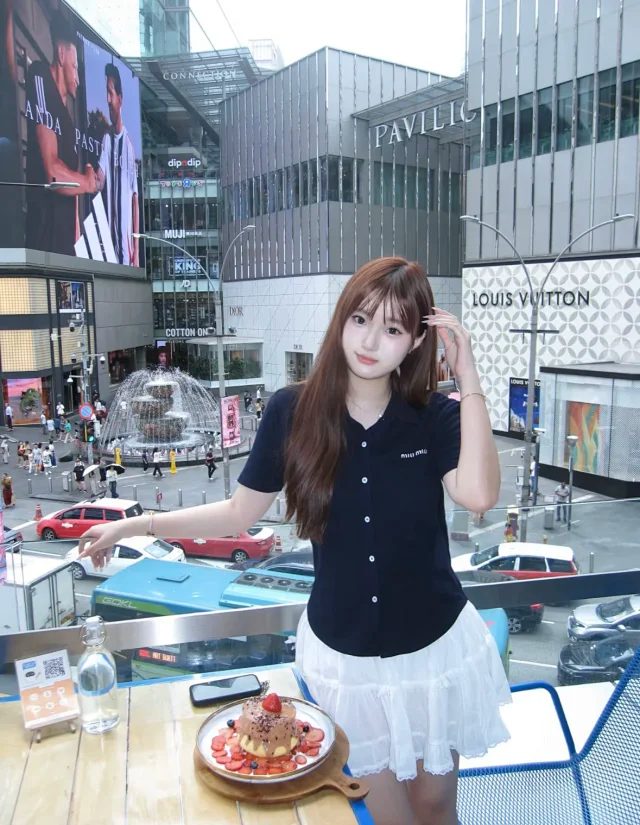 Item ID 9059 Miu cotton beaded embroidered logo button closure straight tube short sleeved shirt