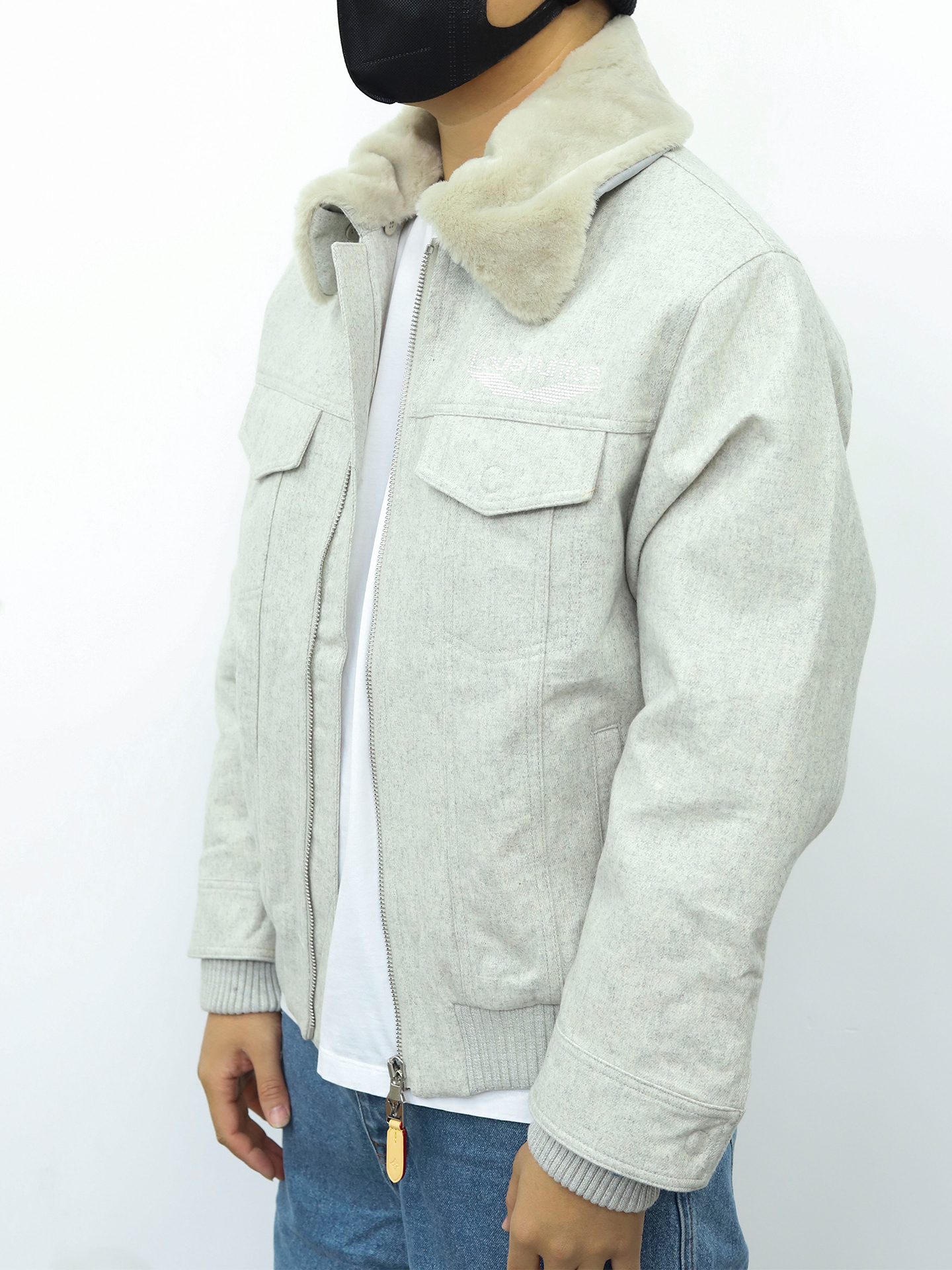 LV绒毛领子拉链外套 米白