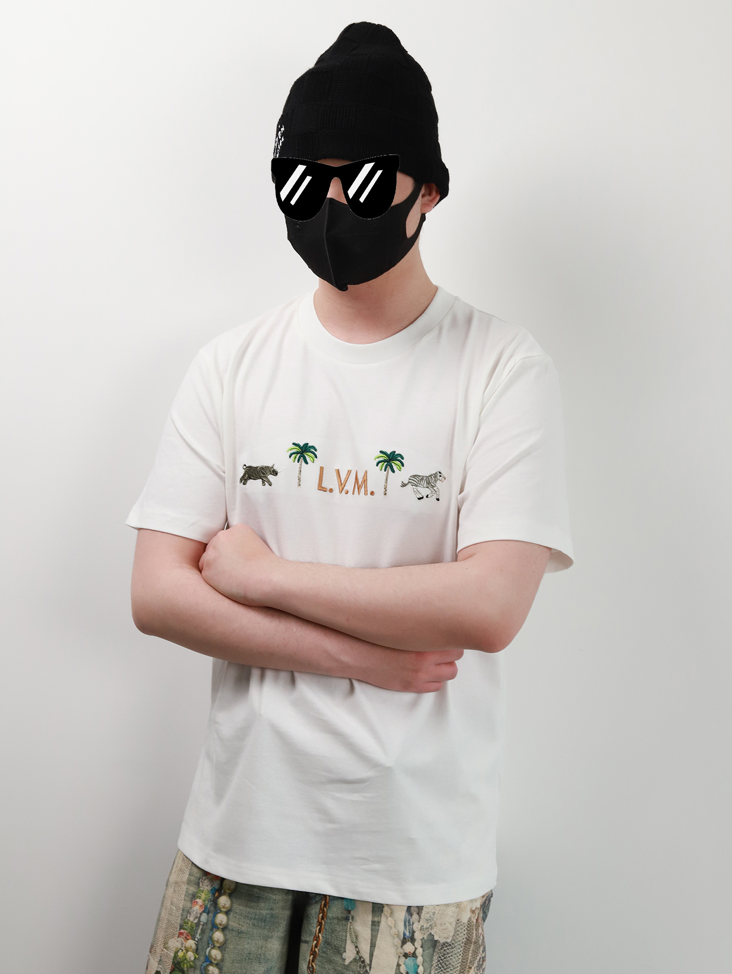 1V Coconut tree embroidery tee