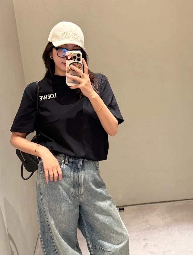 Item ID 9016 Loew Chest patch pocket round neck T