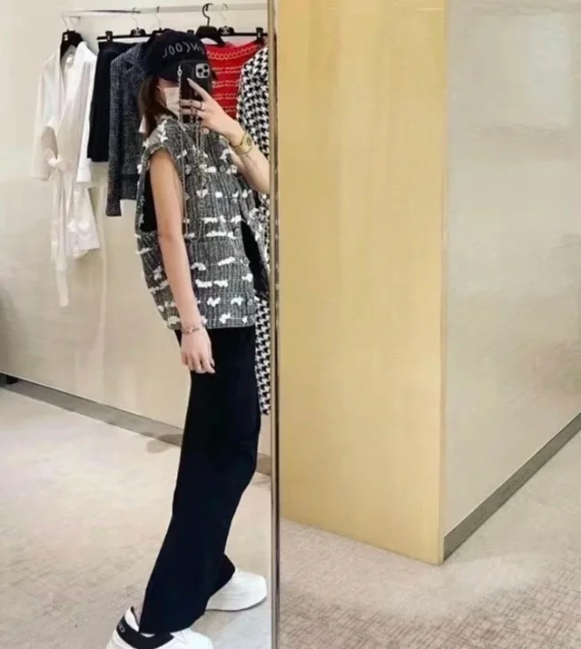 Item ID 9111 CHANEL FW26 Cloud Vest, color-block bowknot decoration, lapel, single-breasted vest