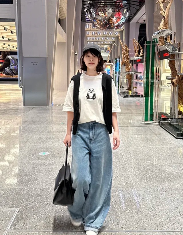 Item ID 9027 AMI Panda Embroidered Knitted Cotton Regular Round Neck Short Sleeve