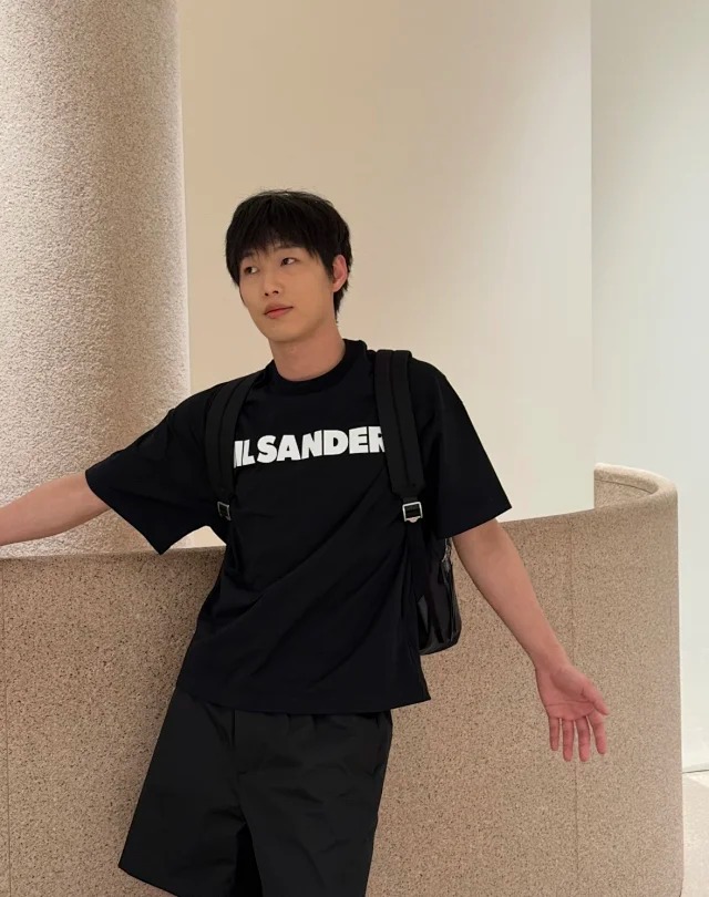 Item ID 9029 JIL SANDER Flat Bottom Round Neck Short Sleeve T-shirt Loose fit