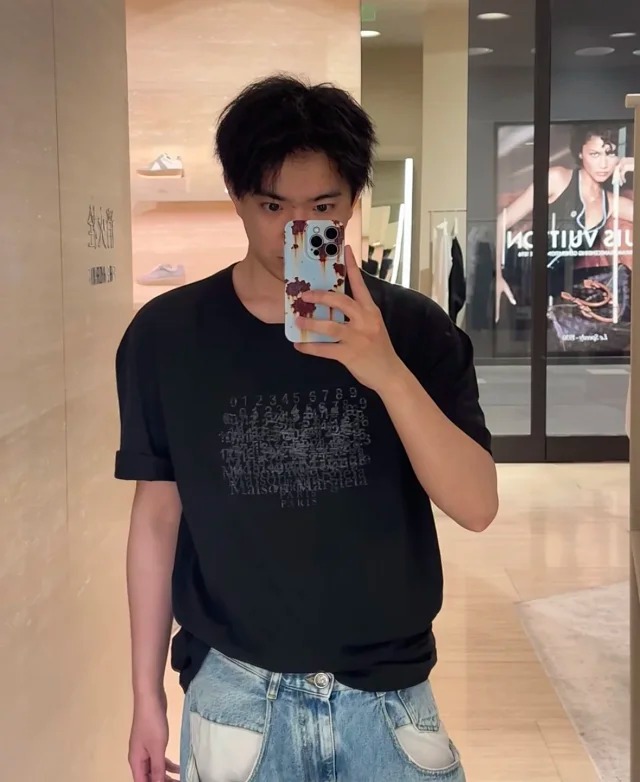 Item ID 9031 Margiela Reverse Embroidery Pattern Printed Straight Sleeve T BlackWhite