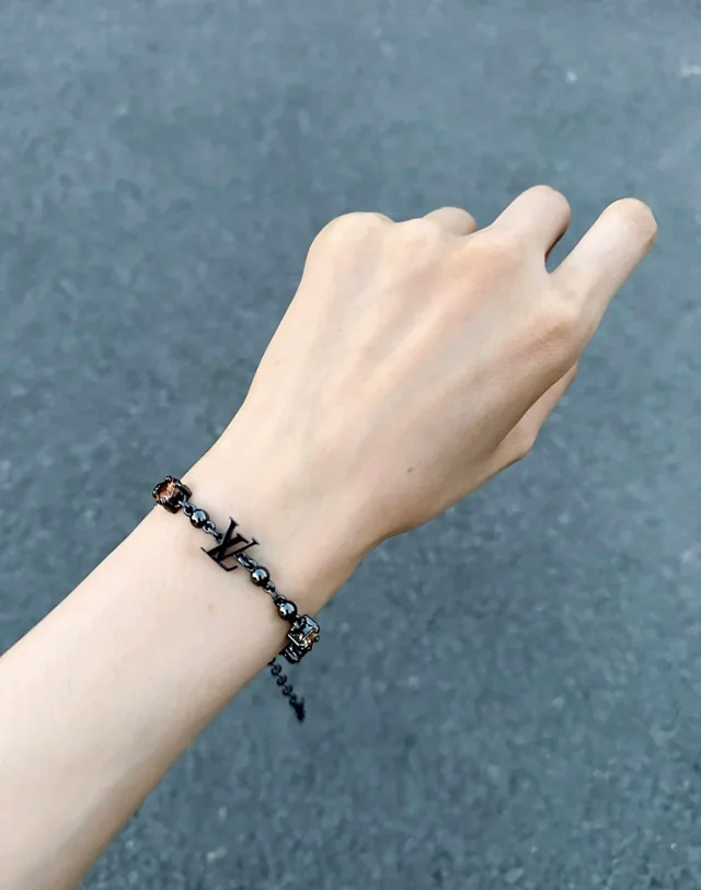 Item ID 9070 Light Brac 23 show brass bracelet gun gray precision cut artificial gemstone unisex