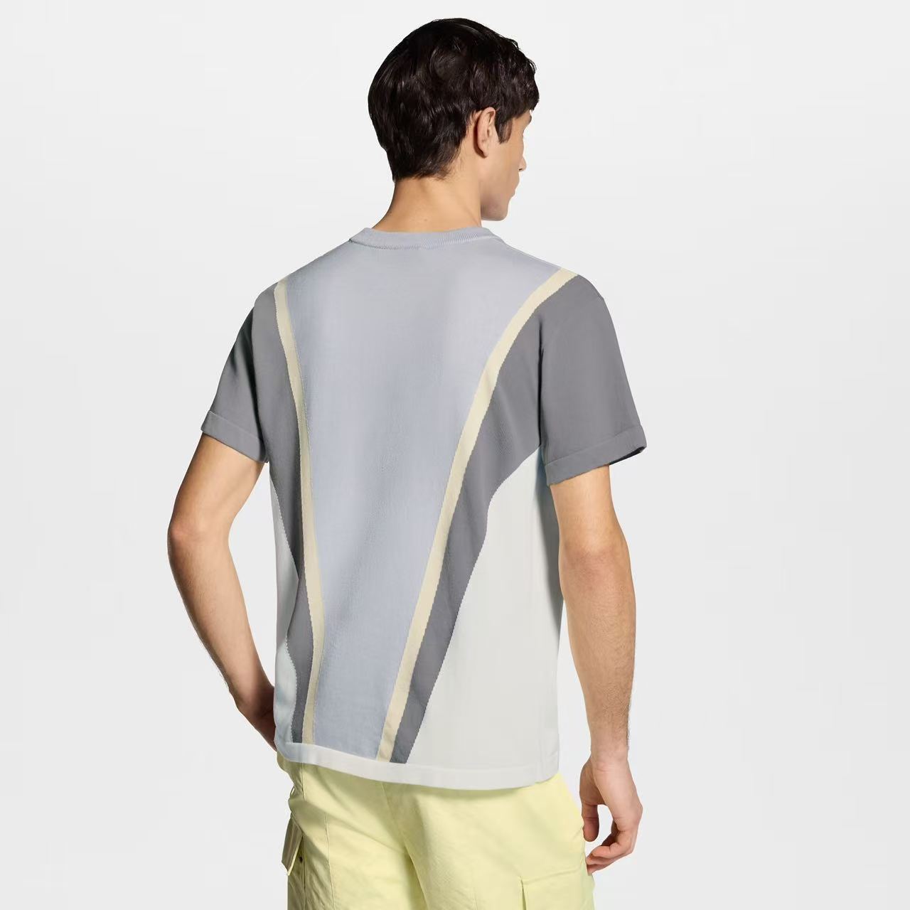 1V 3D embossed knit tee 