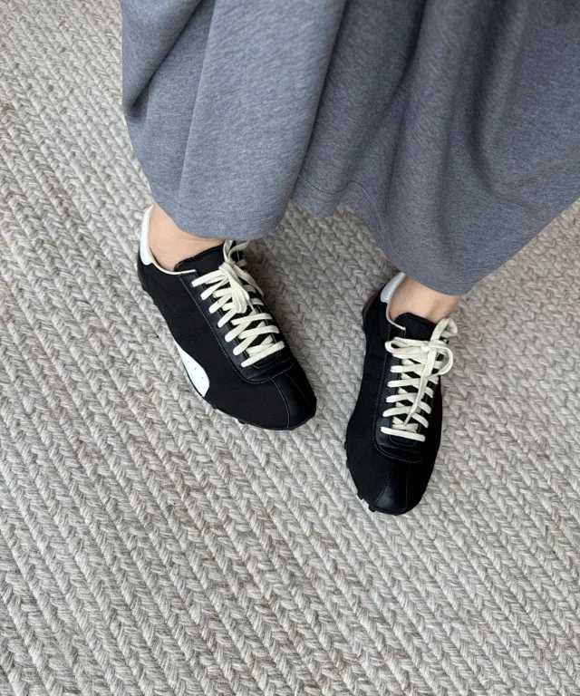 Item ID 9090 Maison Margiela Sprinters calf leather studded contrasting round toe lace up low cut athletic training shoes