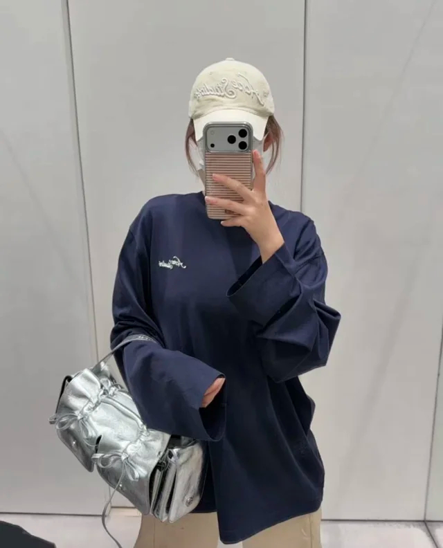 Item ID 9096 AcneS ultra-fine yarn 60-thread count double-ply combed cotton plain weave fabric  S26 embroidered logo long-sleeved T-shirt