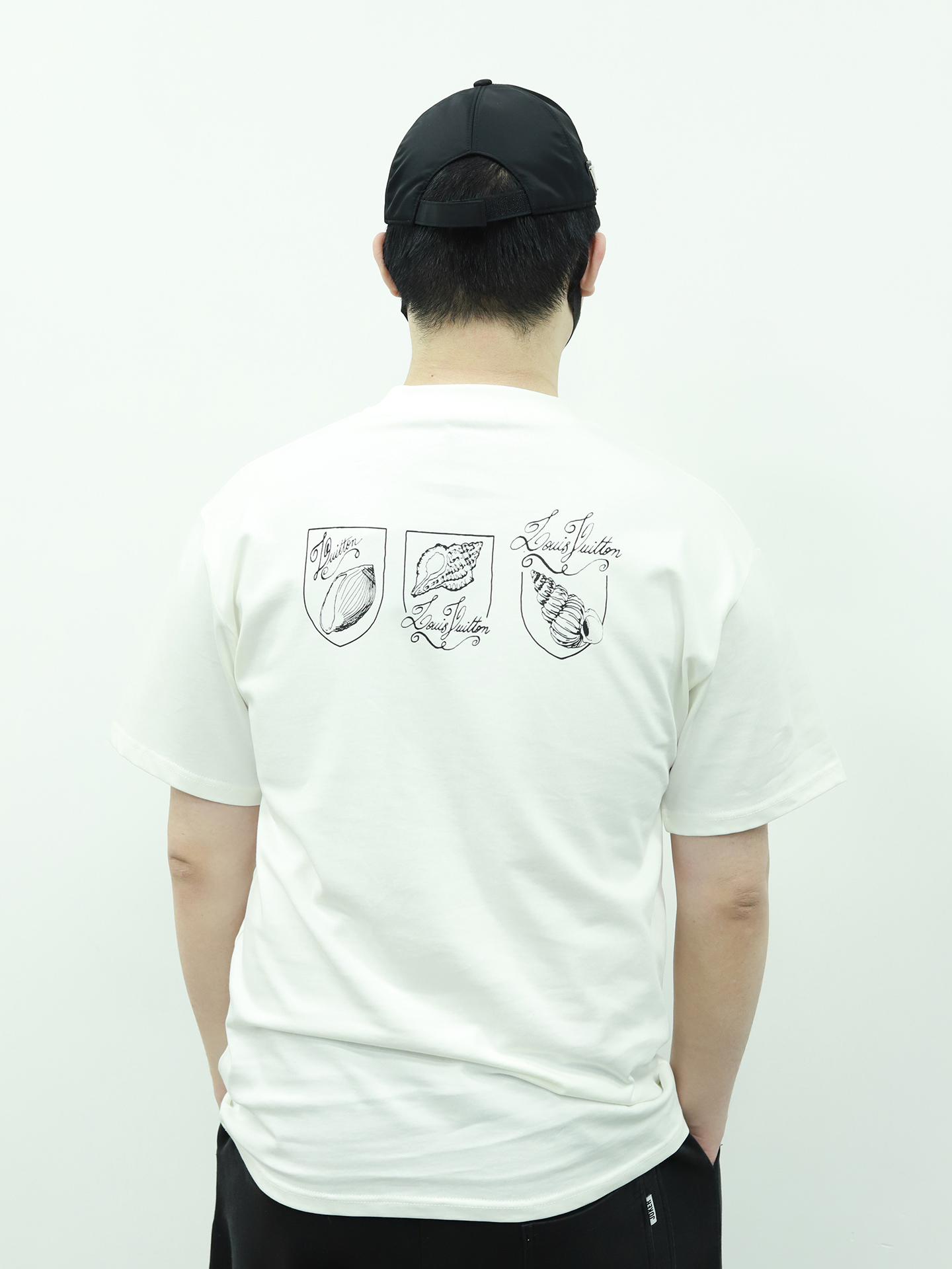 1V Conch Embroidery T-shirt