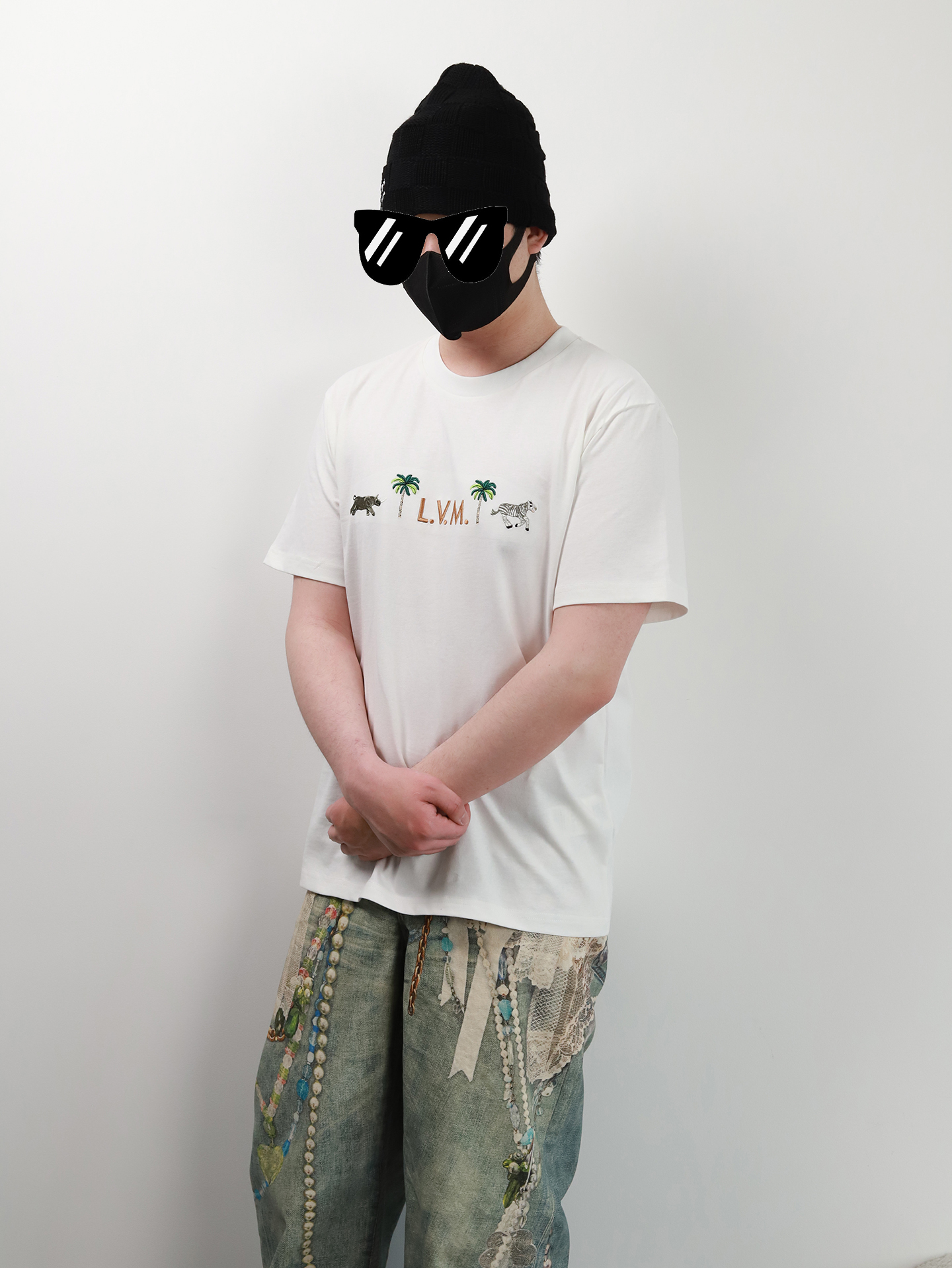 1V Coconut tree embroidery tee