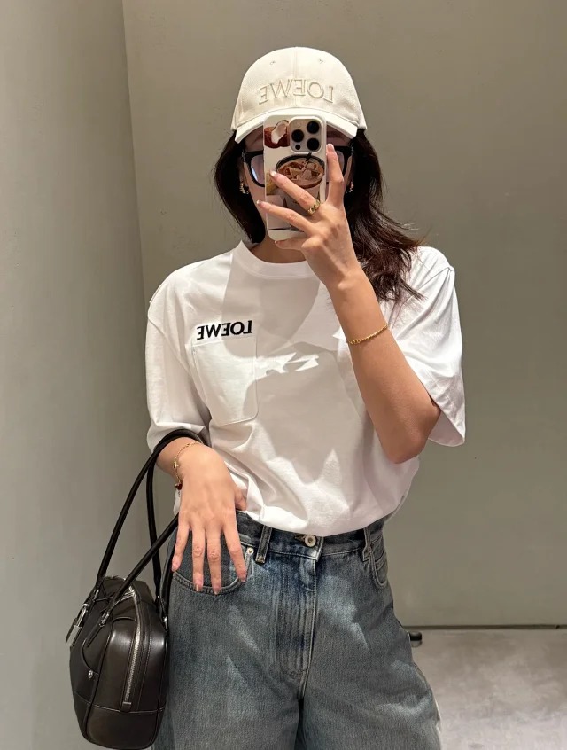 Item ID 9016 Loew Chest patch pocket round neck T