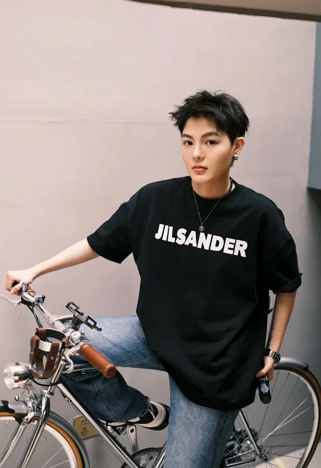 Item ID 9029 JIL SANDER Flat Bottom Round Neck Short Sleeve T-shirt Loose fit