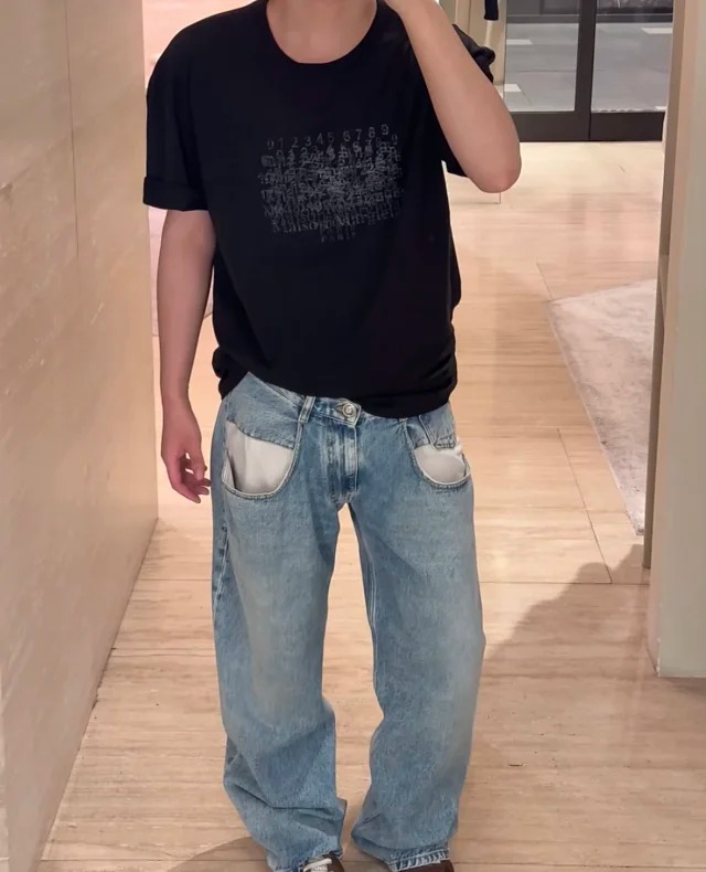 Item ID 9031 Margiela Reverse Embroidery Pattern Printed Straight Sleeve T BlackWhite