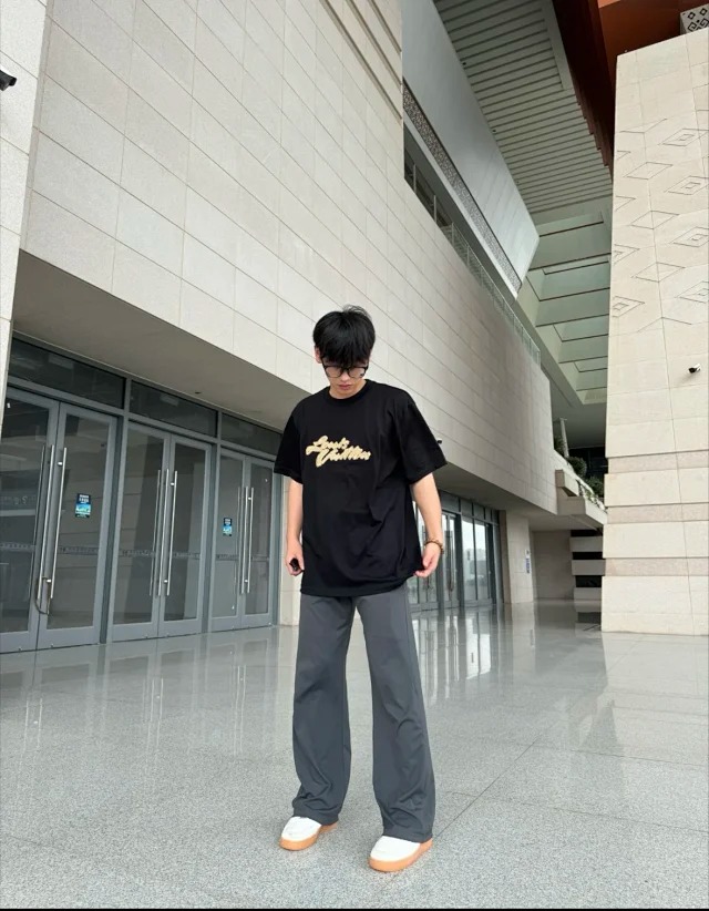 Item ID 9040 1V dual color faux Lafite grass embroidery solid color embroidery short sleeved T-shirt Black white