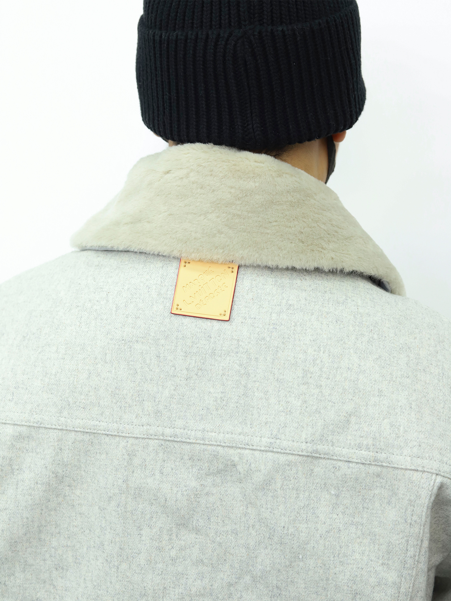 LV绒毛领子拉链外套 米白