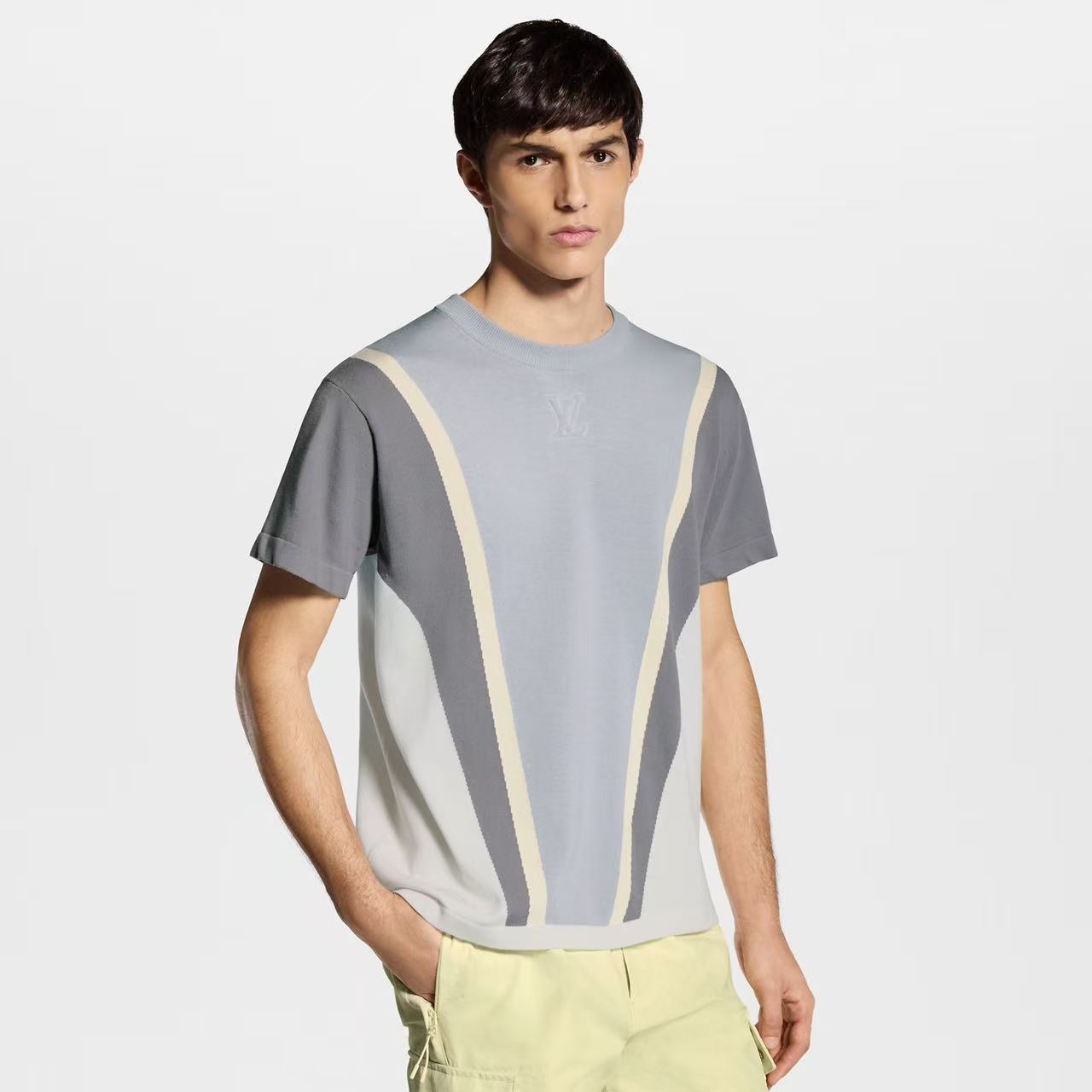 1V 3D embossed knit tee 