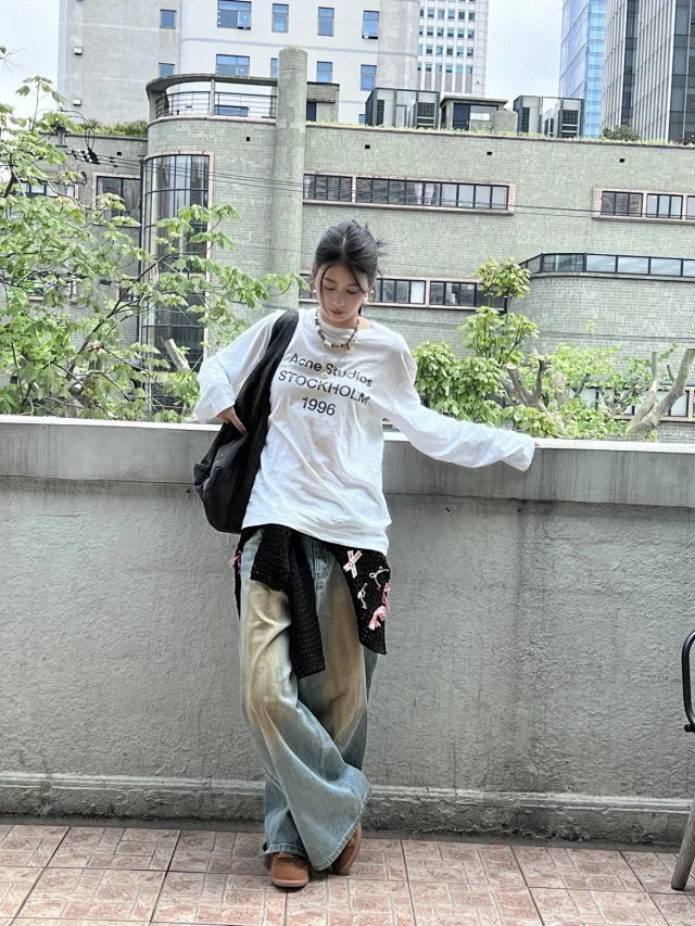 Acne Letter print round neck off shoulder long sleeved shirt