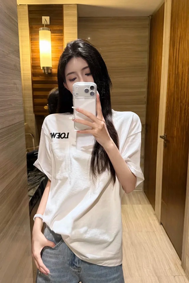 Item ID 9016 Loew Chest patch pocket round neck T