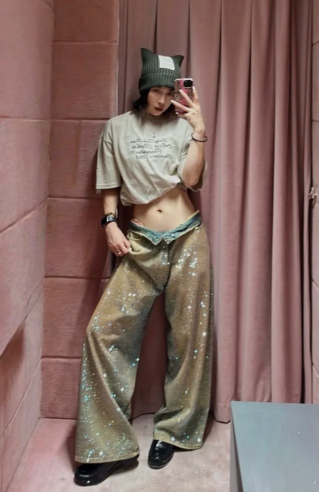 Item ID 9032 Acne 1996 flocking logo printed round neck loose short sleeved T-shirt in blackbeige