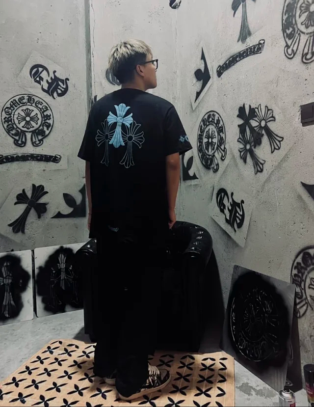 Item ID 9077 CH Multiple Printing Techniques Exclusive Printing Set 200g Lightweight and Breathable Cross Horseshoe T-shirt Unisex