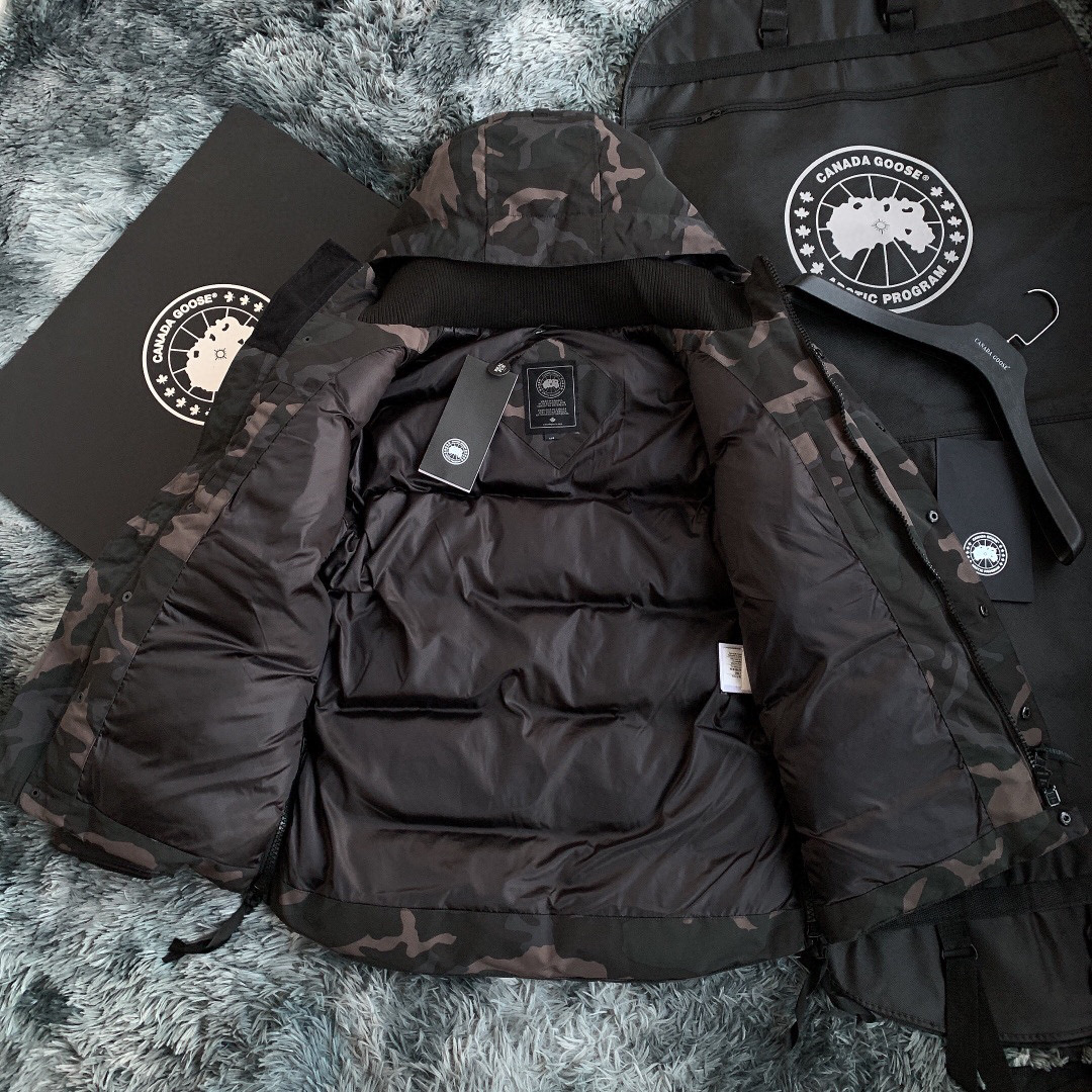 大鹅23男款黑标_羽绒服