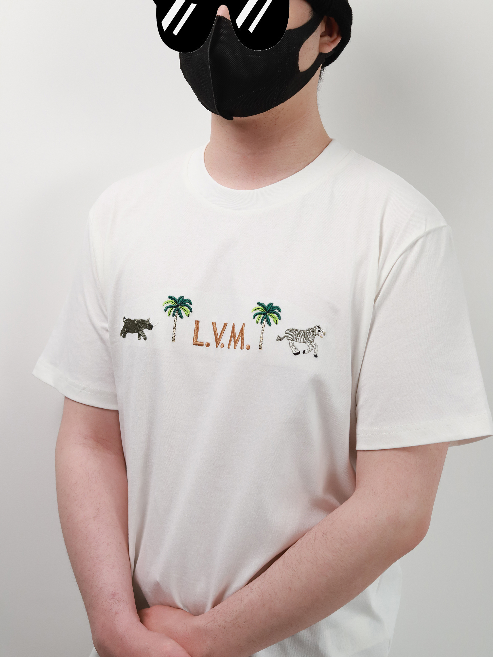 1V Coconut tree embroidery tee