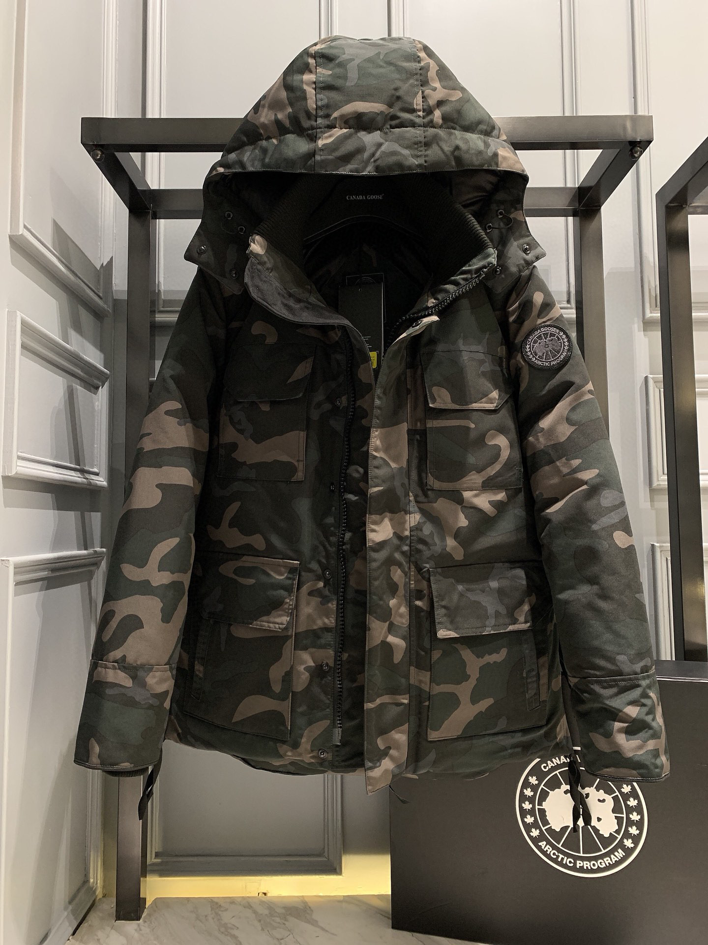 大鹅23男款黑标_羽绒服