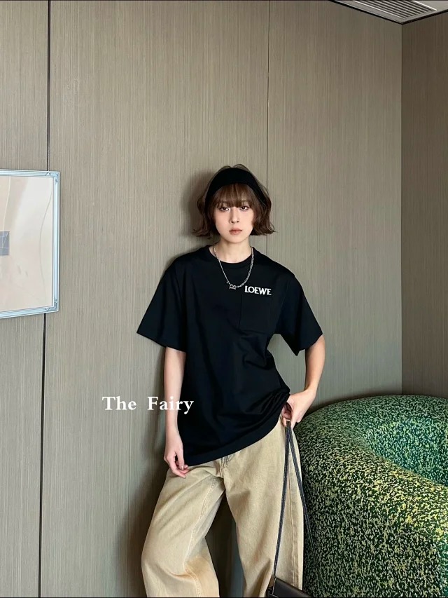 Item ID 9016 Loew Chest patch pocket round neck T