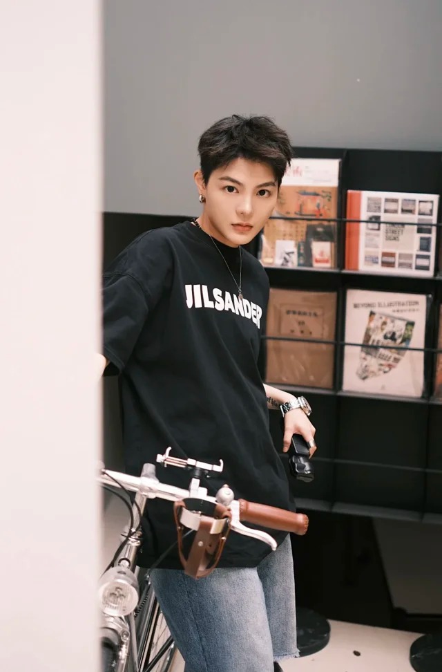 Item ID 9029 JIL SANDER Flat Bottom Round Neck Short Sleeve T-shirt Loose fit