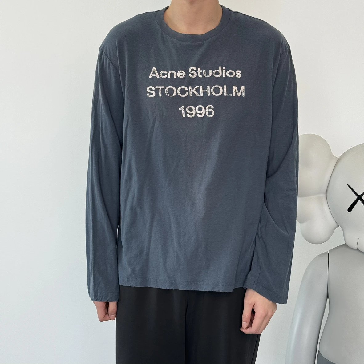 Acne Letter print round neck off shoulder long sleeved shirt