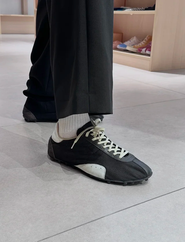 Item ID 9090 Maison Margiela Sprinters calf leather studded contrasting round toe lace up low cut athletic training shoes