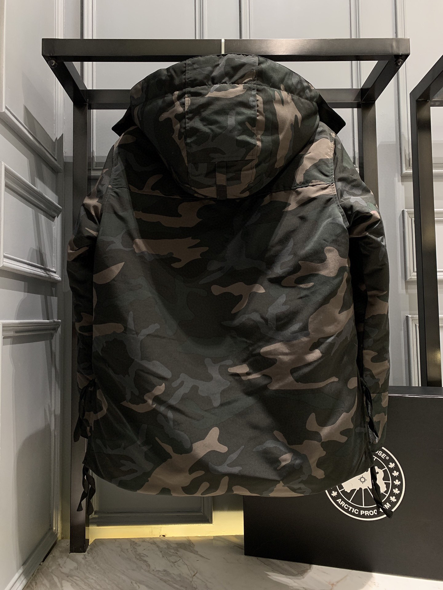 大鹅23男款黑标_羽绒服