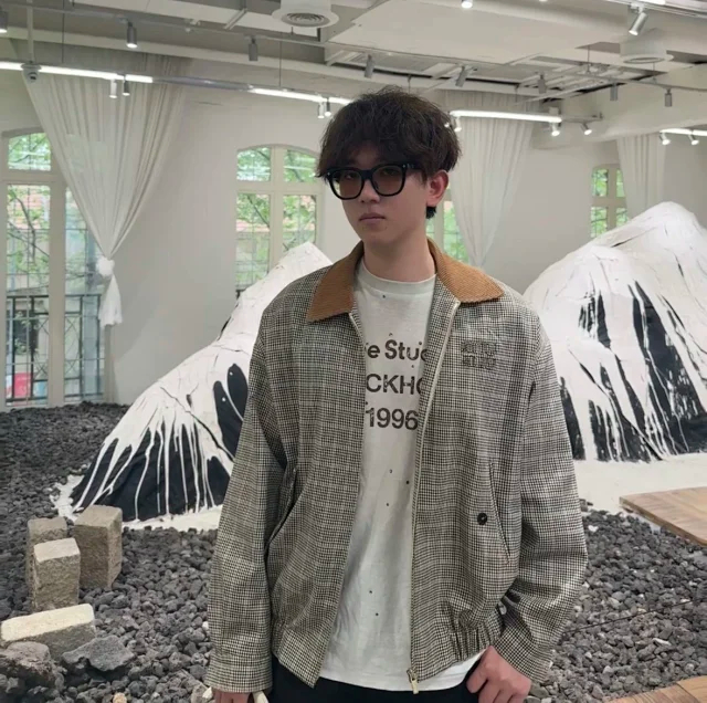 Item ID 9106 M1UM1U SS25 One-Year Development Exclusive Checkered Alignment Color-Block Zipper Long-Sleeve Jacket Coat, Short Version