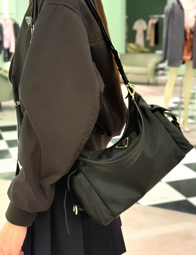 Item ID 9069 PRA Enamel Metal Triangle Logo Nylon Shoulder Cross Shoulder Handbag Black Large Women's Edition