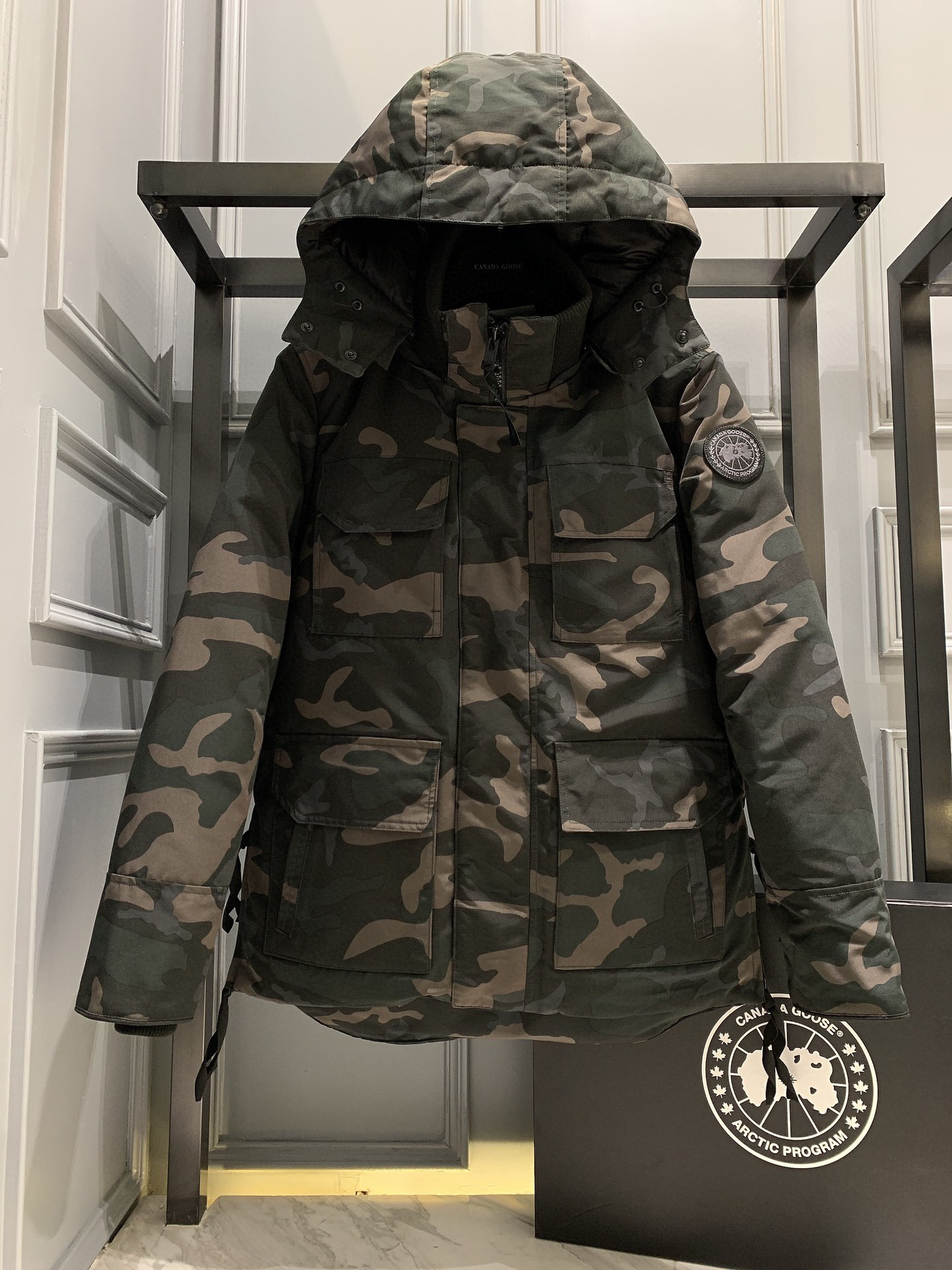 大鹅23男款黑标_羽绒服