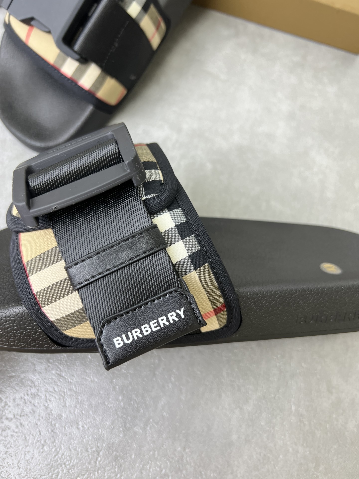 bbr新款搭扣复古凉鞋