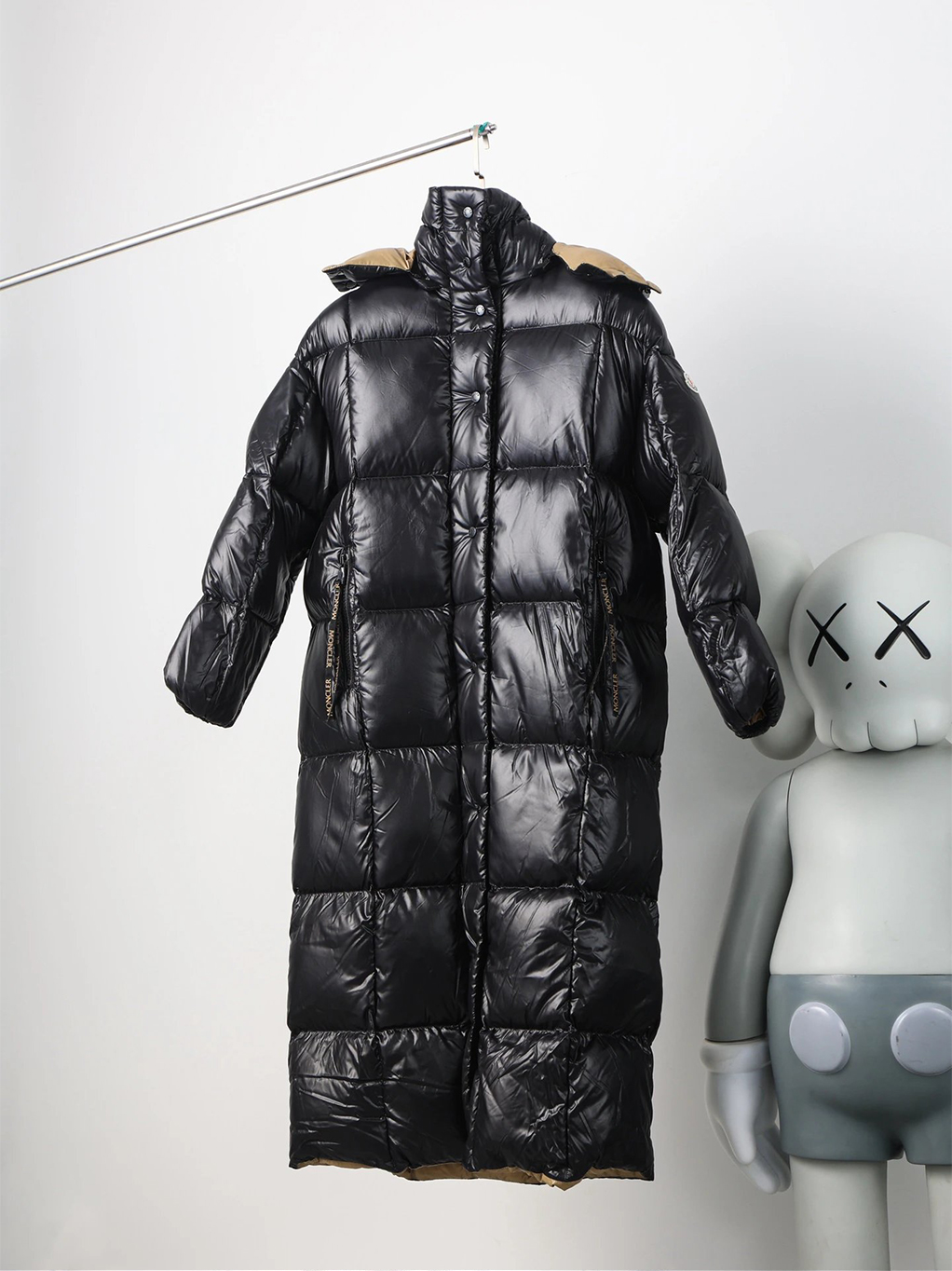 Item ID 8125 M0ncler- Mouth covering - Classic -Parana- black gold - powdered gold