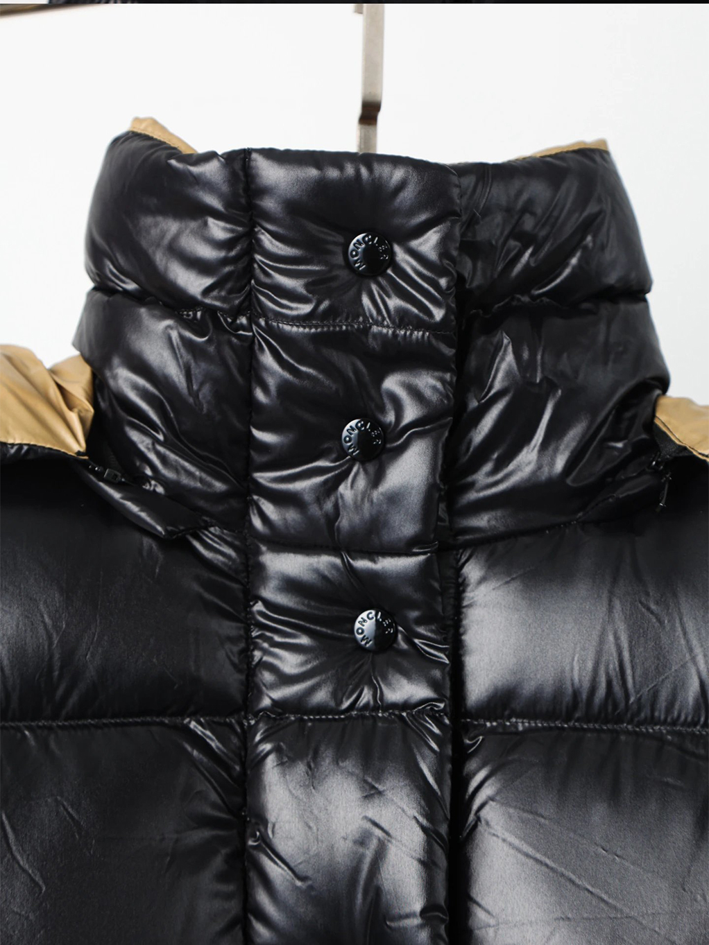 Item ID 8125 M0ncler- Mouth covering - Classic -Parana- black gold - powdered gold