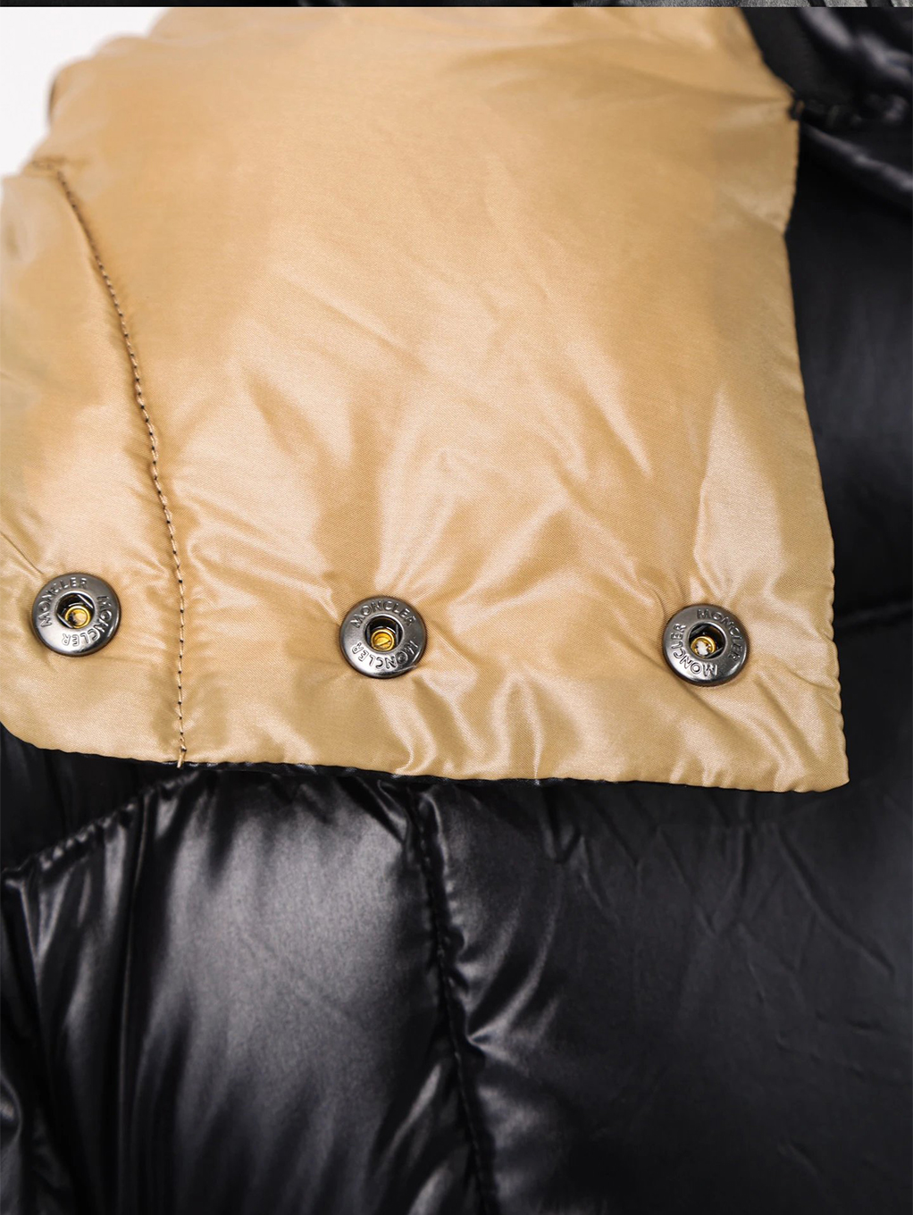 Item ID 8125 M0ncler- Mouth covering - Classic -Parana- black gold - powdered gold