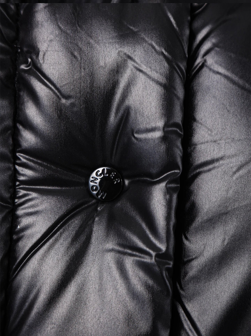 Item ID 8125 M0ncler- Mouth covering - Classic -Parana- black gold - powdered gold