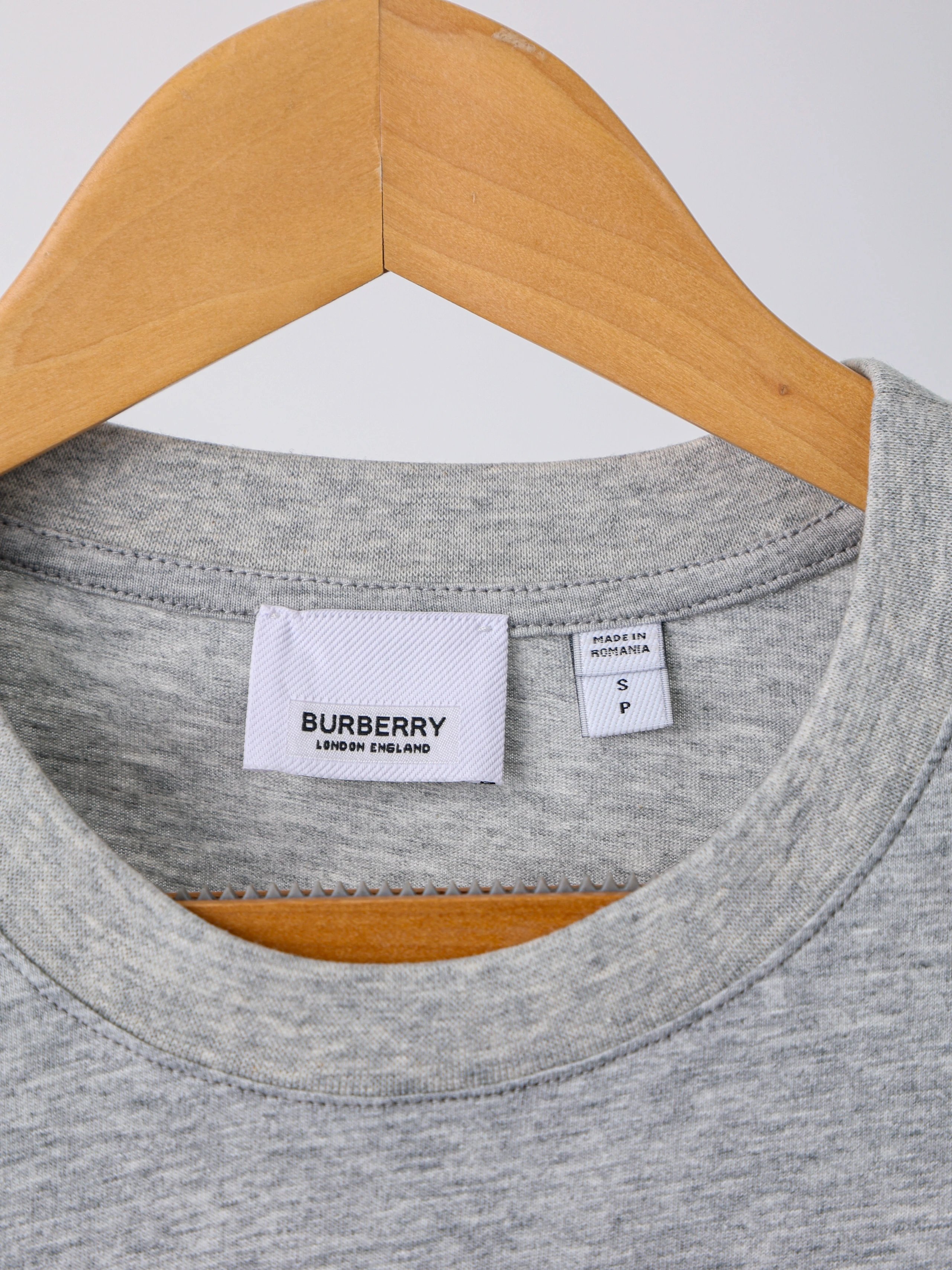 Item ID 8300 Burberry - Burberry 2020ss - Classic - Platinum Equestrian Knight Embr