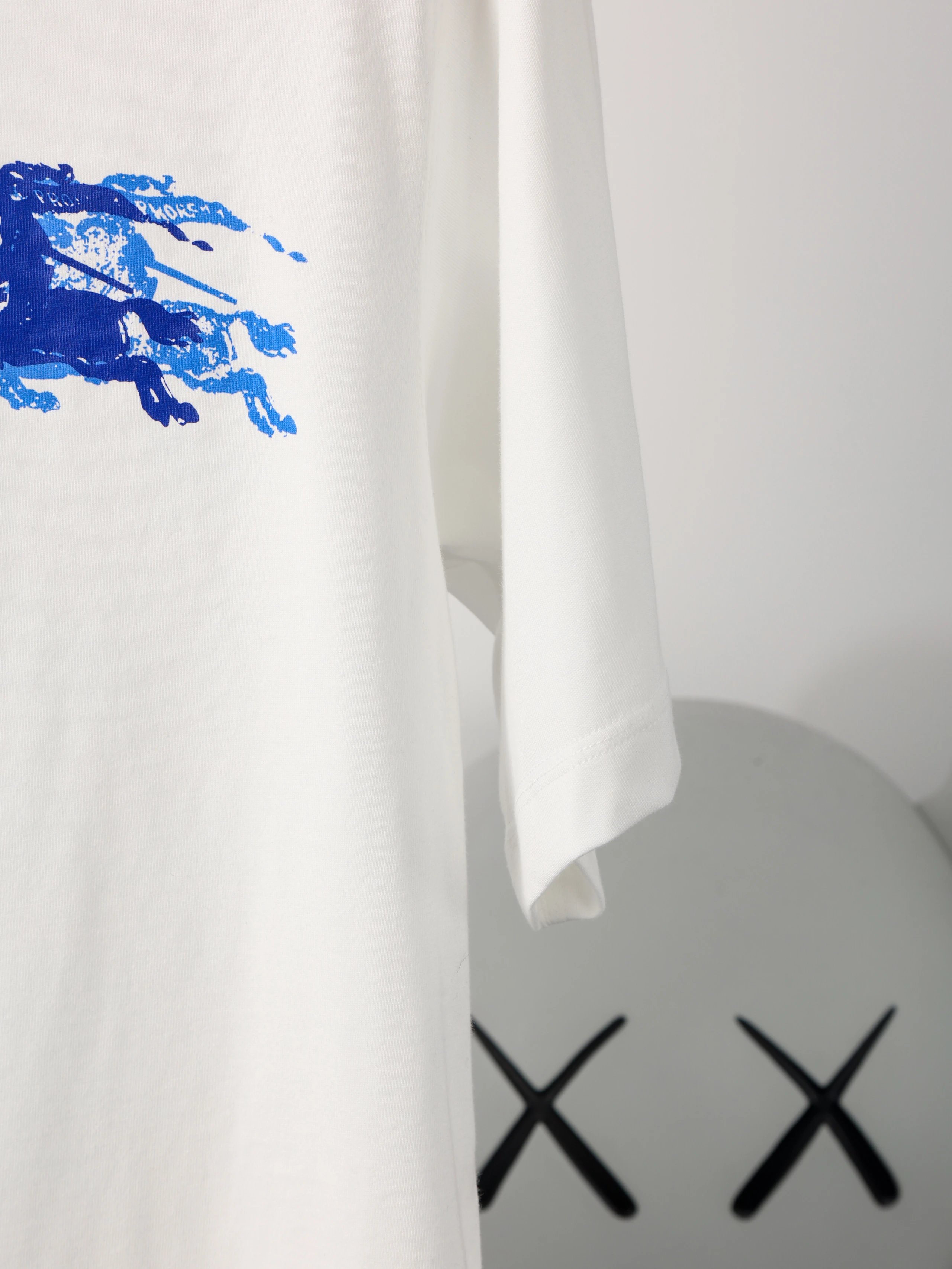 Item ID 8298 Burberr-BBR-2025ss- Shadow Double Blue War Horse Print Short Sleeve -