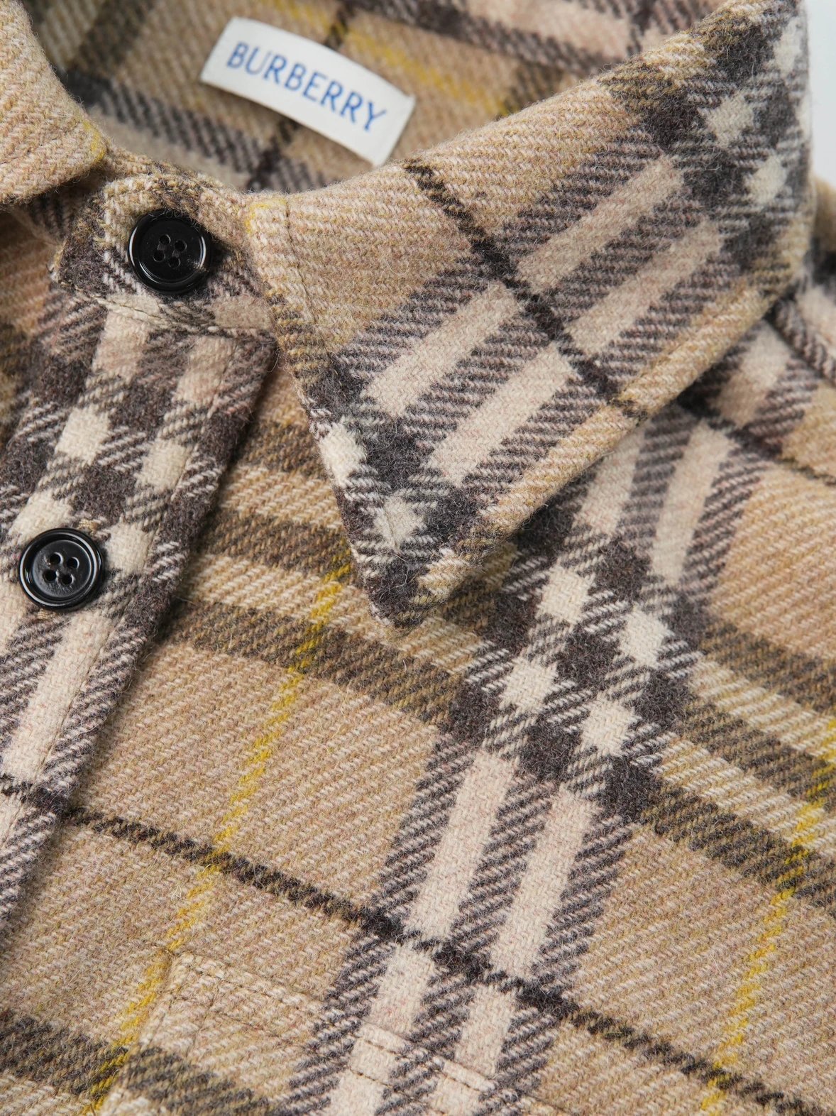 Item ID 8016 BBR Burberry plaid shirt with _natural black horn_ and _sheep wool mat