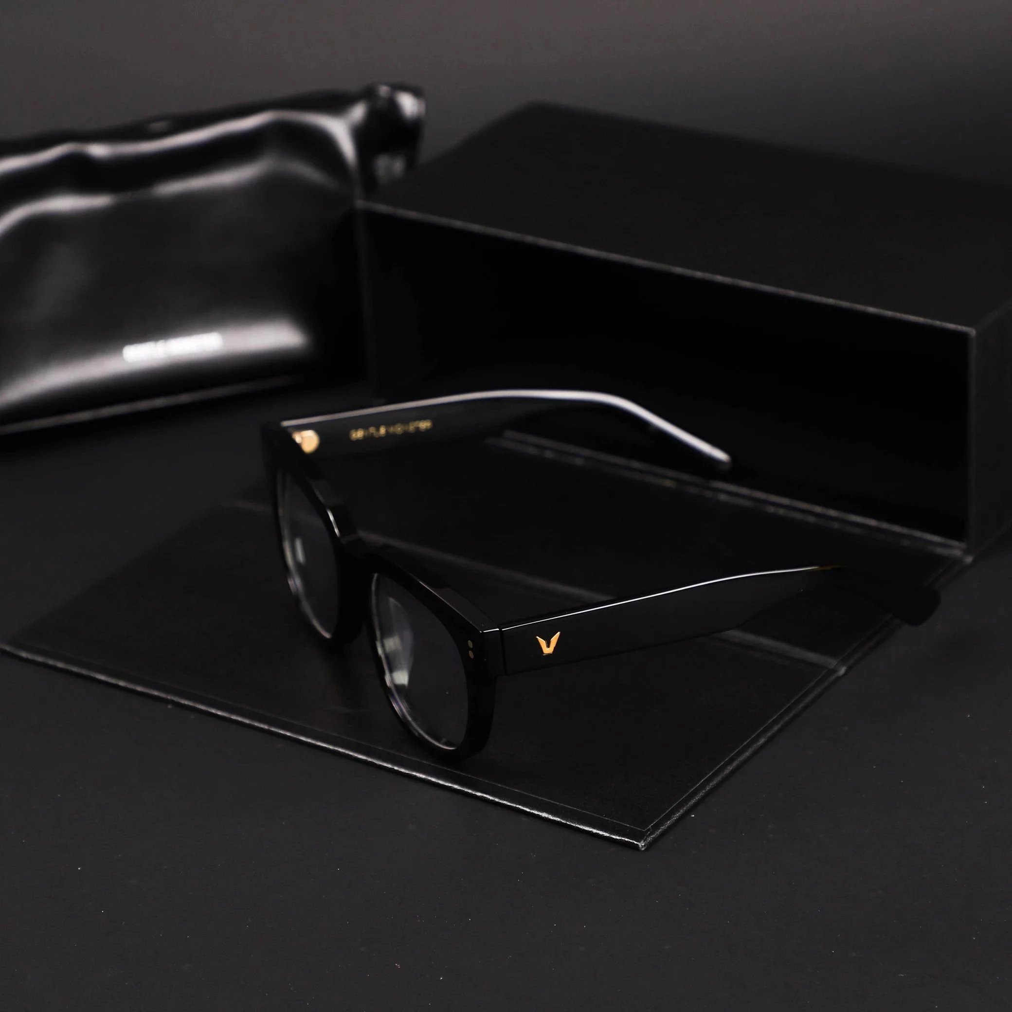 Item ID 8414 Two options - _Gentleman Monster_ - UNA.C-UNA.CN sheet Zeiss flat lens